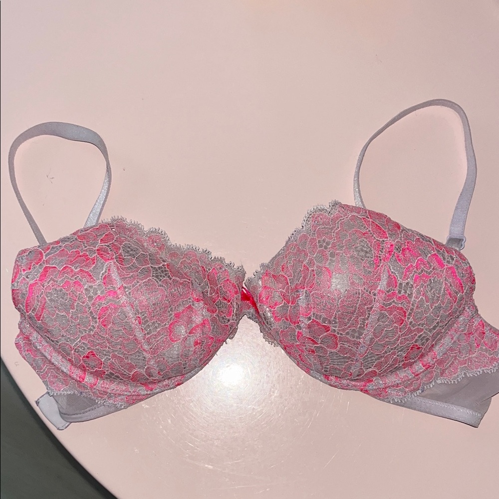 Vintage Victorias Secret Elegant Lace Bra in Pink and lavender size 34B